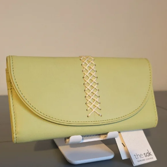 THE SAK NWT Fernwood Key Lime Large Leather Wallet - Picture 2 of 14
